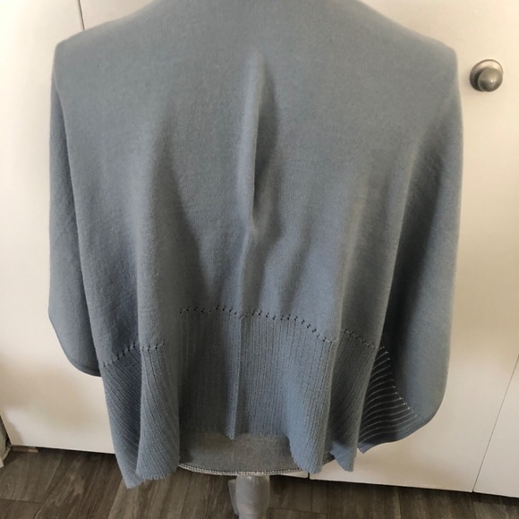 🕔 WRAP GRAY GREAT FOR THOSE COOL NIGHTS SIZE ONE SIZE - Picture 3 of 4